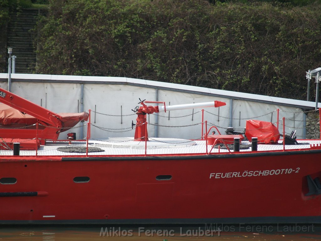 Feuerloeschboot 10-2   P193.JPG